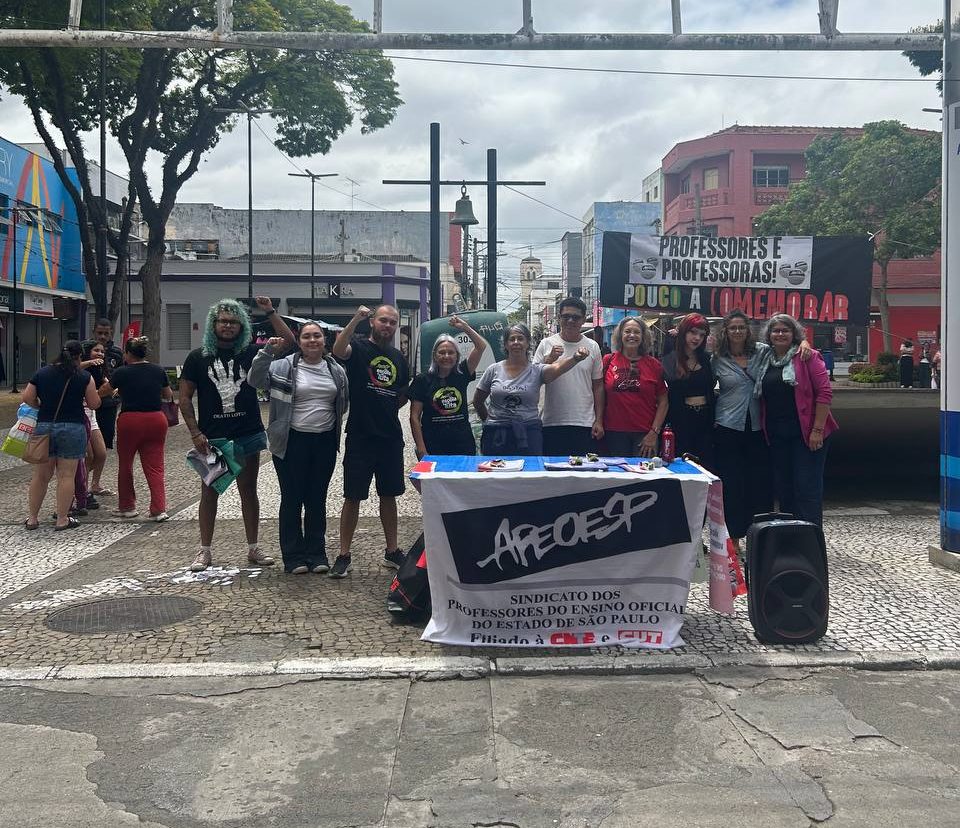 Apeoesp de Mogi realiza ato contra redução no orçamento da Educação