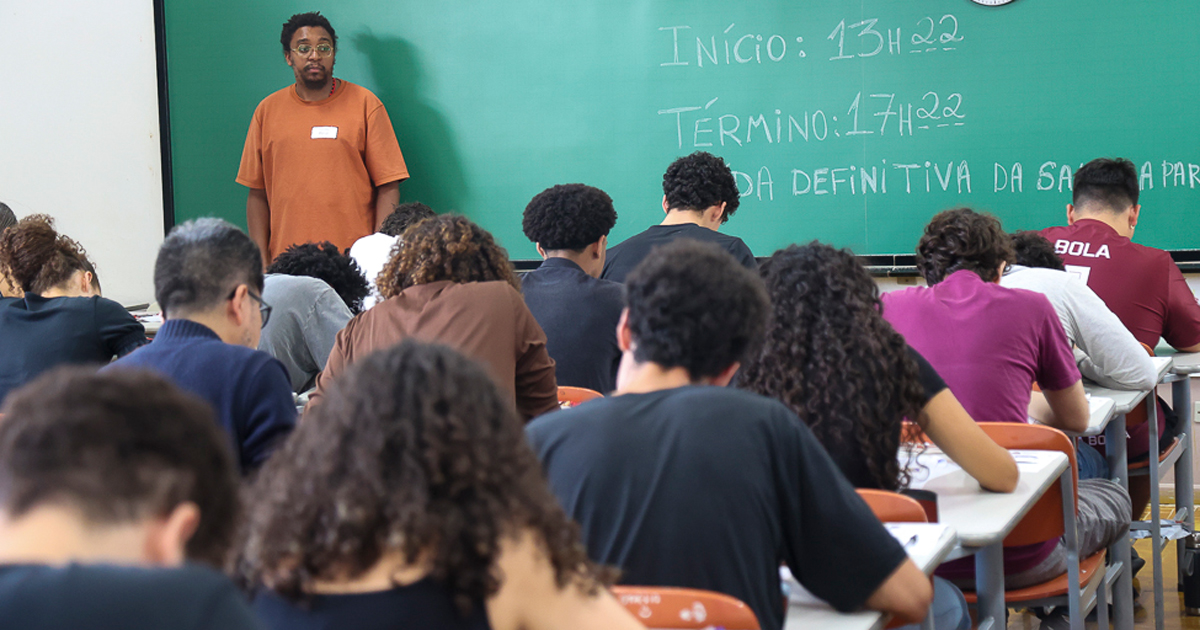 111 mil inscritos realiza primeira fase da Fuvest; veja horários da prova