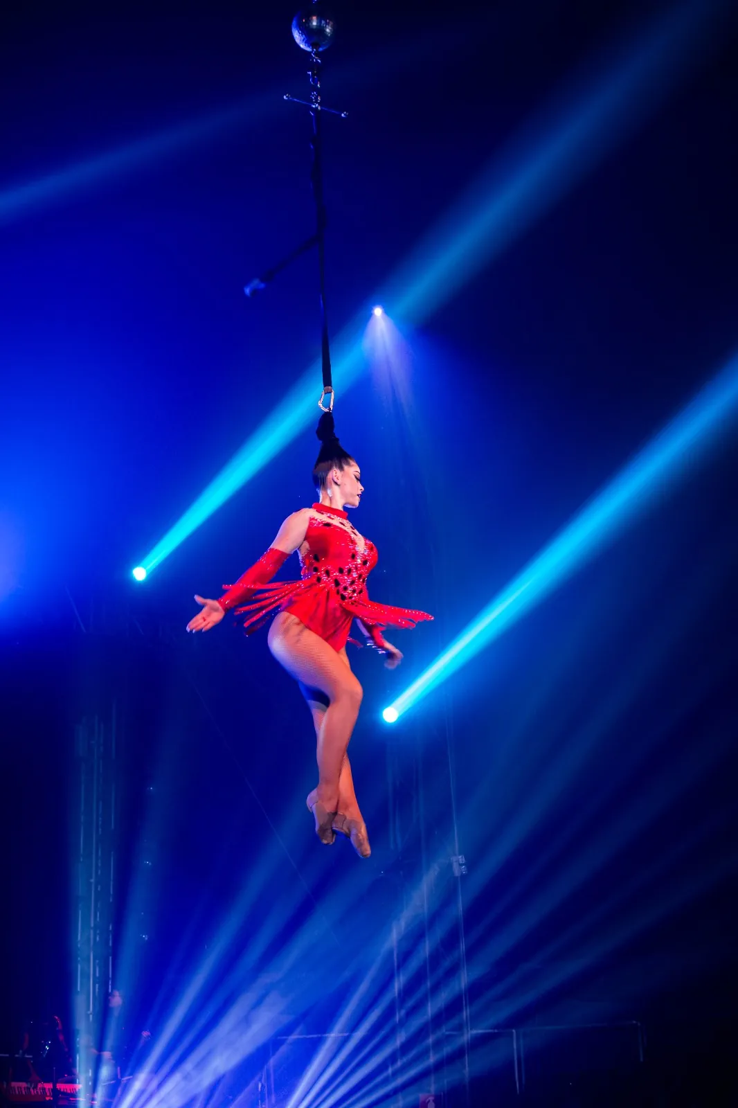 Circo francês chega a Mogi das Cruzes com mega show de motos, música ao vivo e artistas internacionais