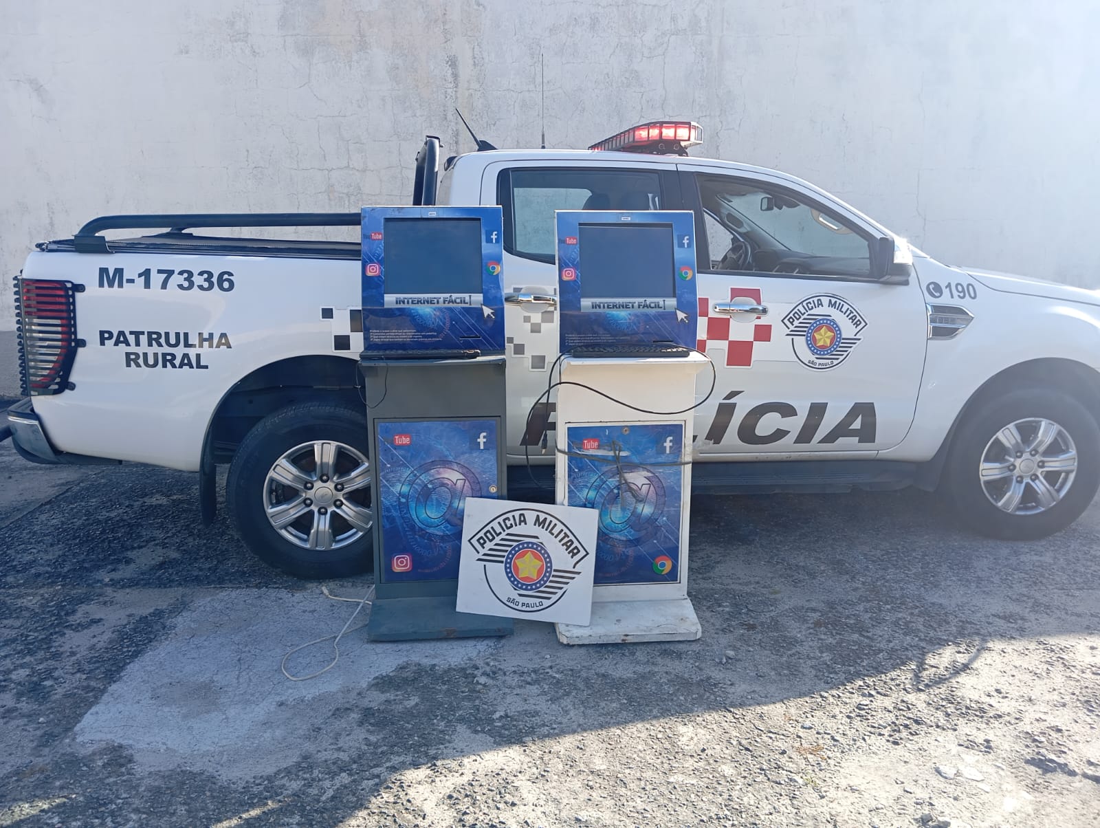 PM apreende caça-níqueis e quase R$ 4 mil após suspeita de jogo de azar em Biritiba Mirim