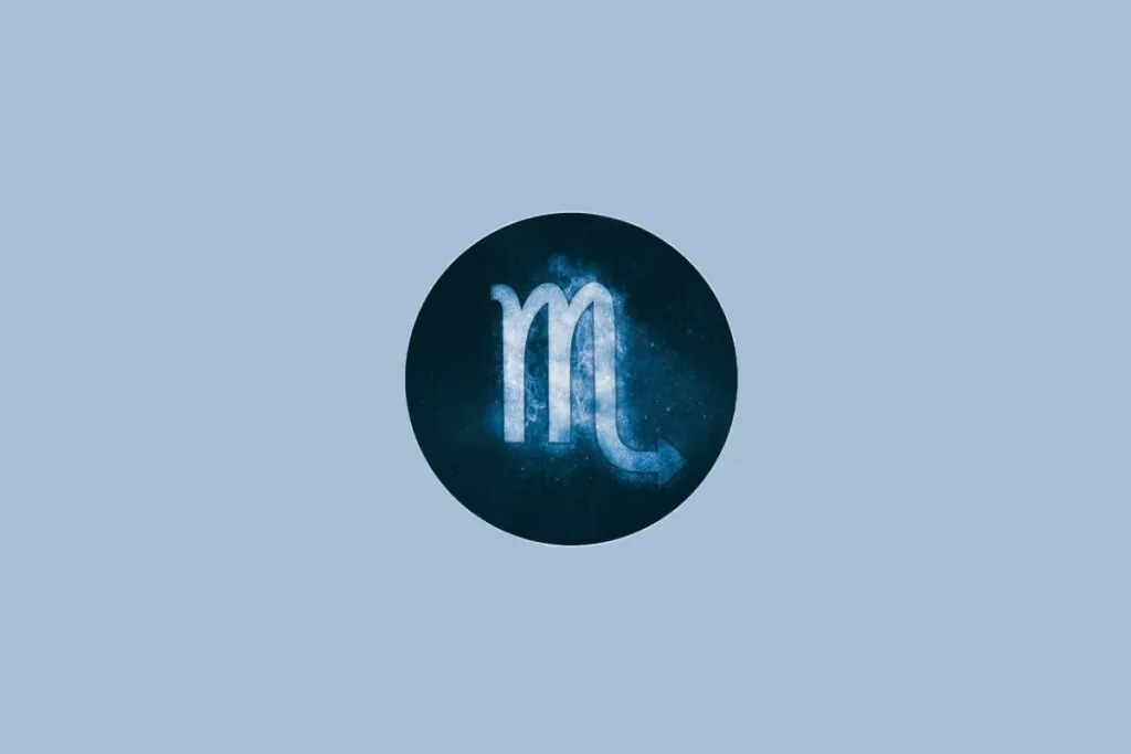 Ilustração do signo de Escorpião, em fundo azulado, com traço curvo parecendo um "M" finalizado por uma seta.