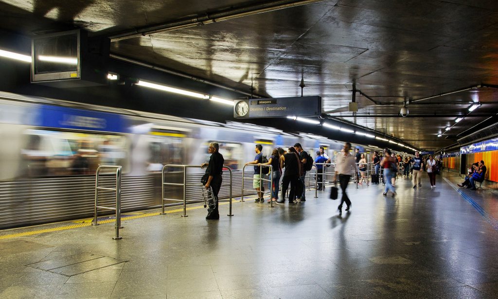 Primeira madrugada de operação 24 horas do Metrô recebe quase 14 mil passageiros