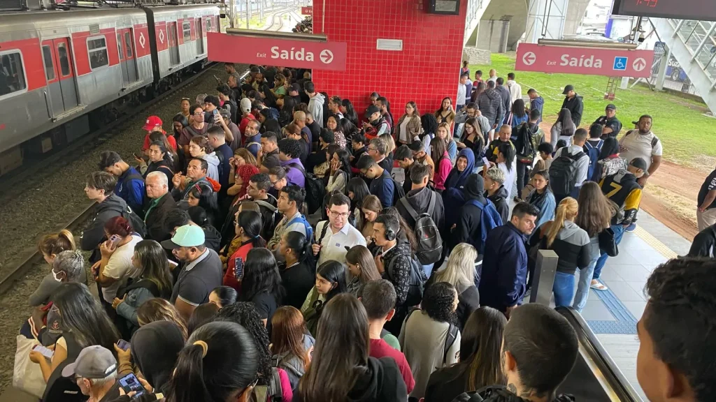 Estação Suzano durante o horário de pico | Foto: Ana Lívia Terribille/O Diário