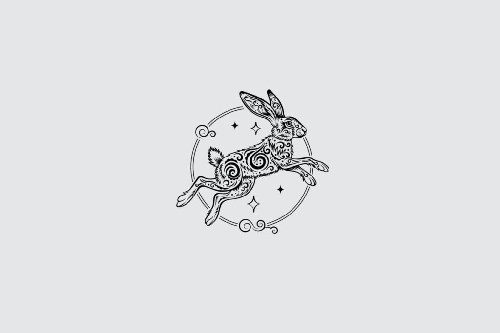 Ilustração do signo de Coelho, contendo um coelho alongado em movimento, com padrões decorativos no corpo e círculo ao redor, em fundo cinza-claro