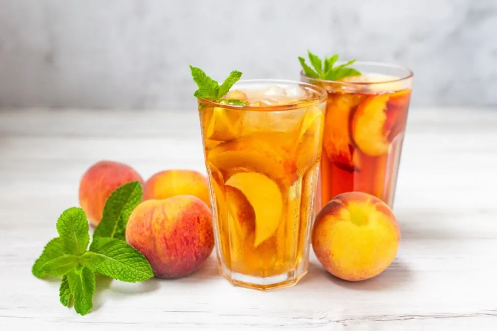 Chás gelados: 7 receitas saudáveis e refrescantes para o verão