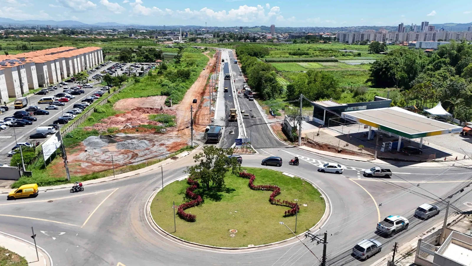 Prolongamento da avenida Senador Roberto Simonsen, em Suzano, chega a 84% de conclusão