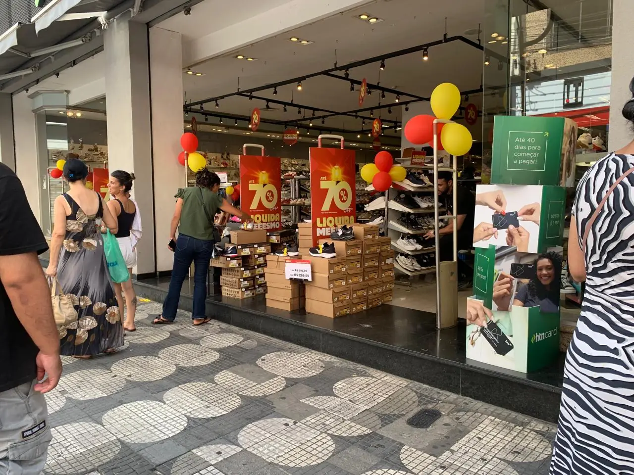 Descontos de até 70%: lojistas iniciam liquidações para renovação de estoque em Mogi