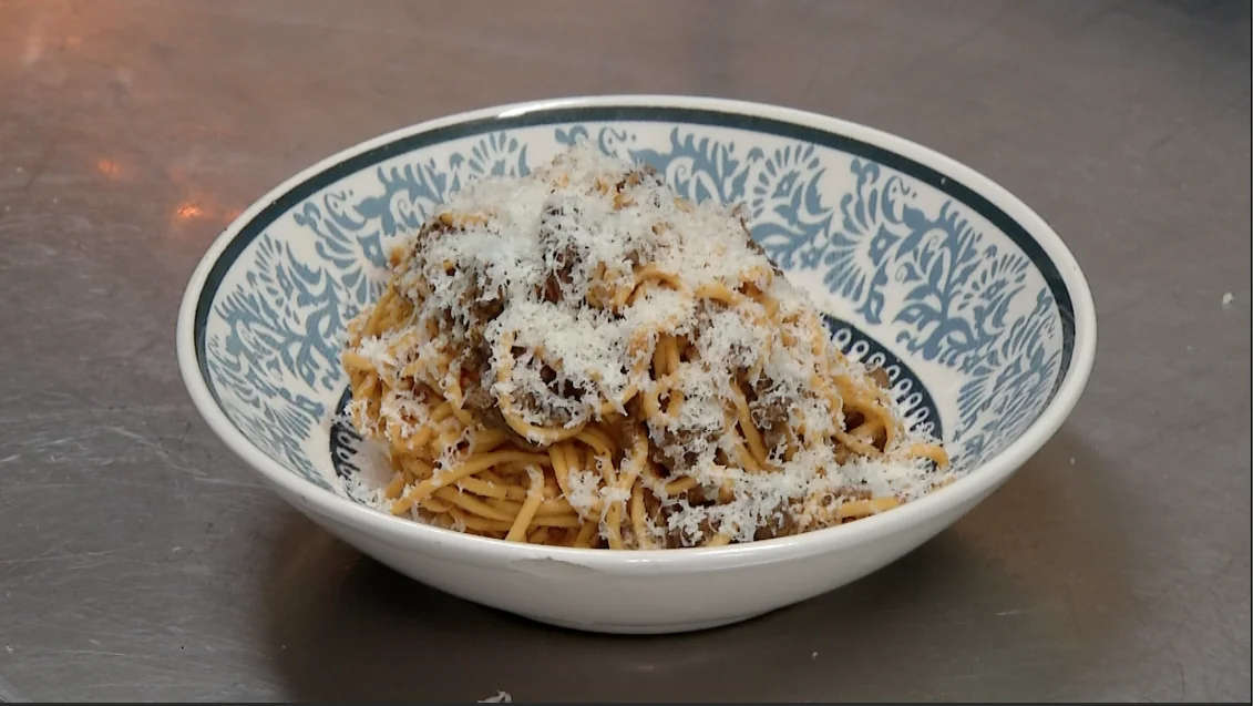 Da Itália para o prato dos brasileiros, espaguete à bolonhesa é a receita deste domingo (22)