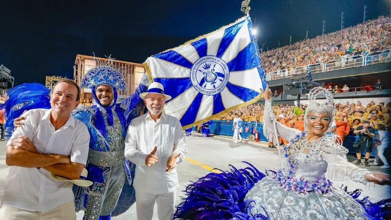TSE rejeita liminar contra Acadêmicos de Niterói e escola de samba homenageia Lula em desfile