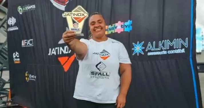 Funcionária da Santa Casa de Mogi busca classificação para o mundial de strongwoman