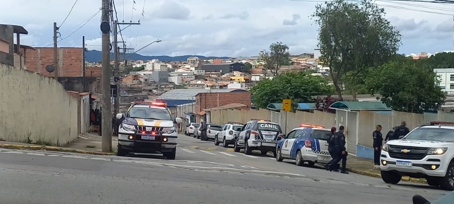 Homem solta pit bull contra guarda durante ocorrência em Mogi das Cruzes
