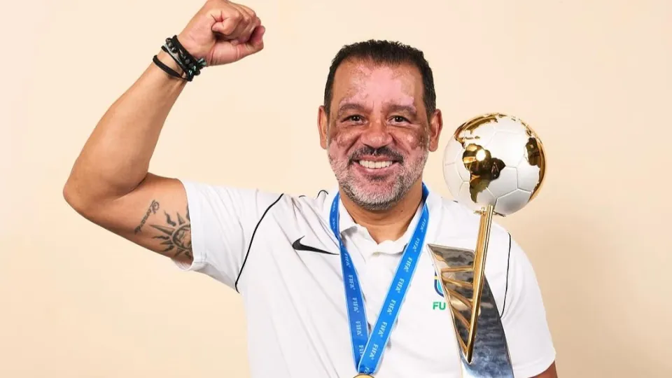 Marquinhos Xavier, técnico da Seleção Brasileira de Futsal, prestigia campeonato em Santa Isabel
