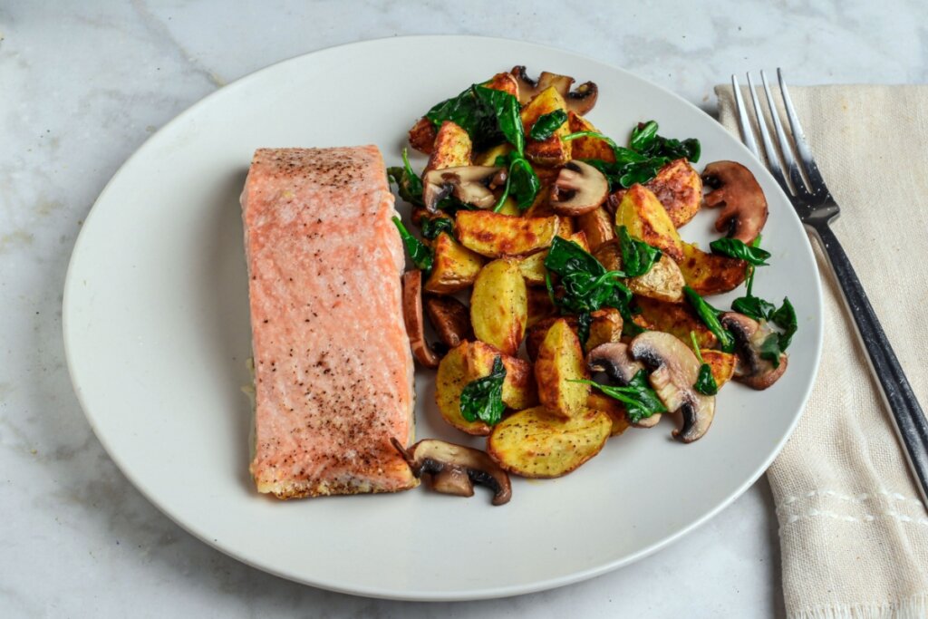 Almoço saudável: 5 receitas com salmão para inserir na dieta