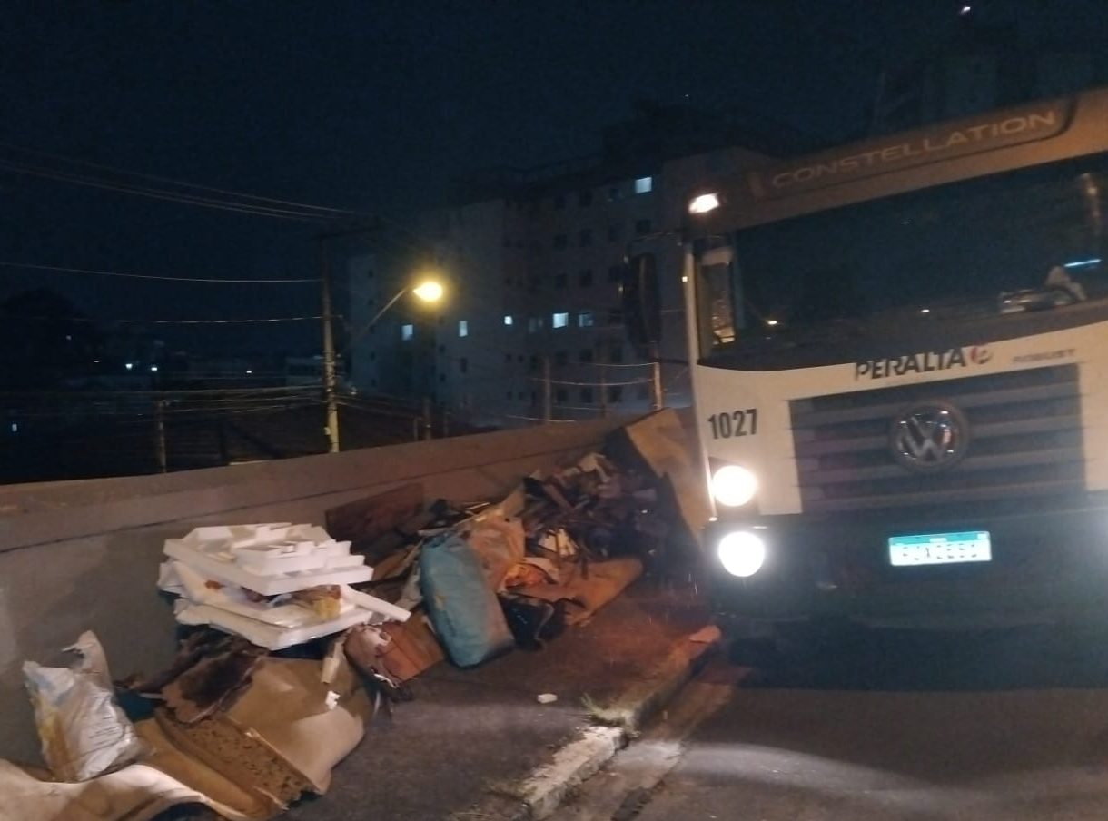 Prefeitura de Mogi das Cruzes realiza nova coleta de lixo após descarte irregular no Pq. Santana