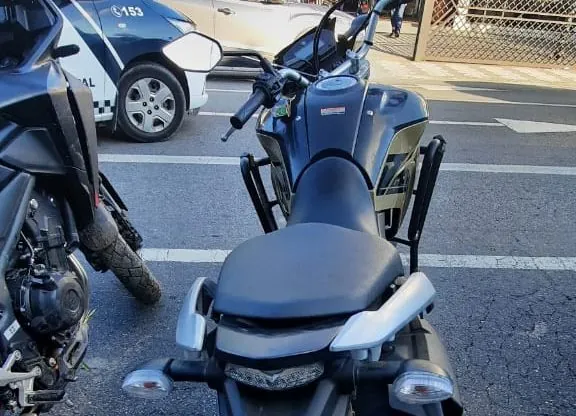 Dupla suspeita de roubar moto é presa após buscas em área de mata em Mogi das Cruzes