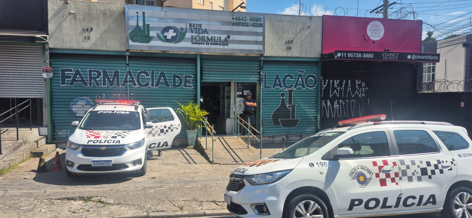 Vídeo: PM flagra armazém irregular de remédios em cômodo falso de farmácia, em Itaquaquecetuba
