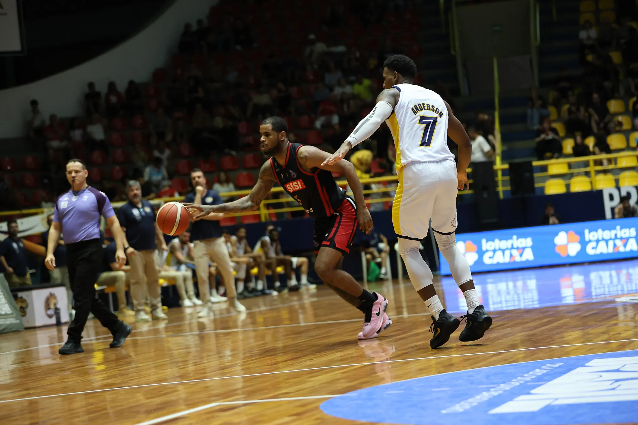 Mogi Basquete é superado pelo Sesi Franca, no Hugão, com placar de 79 a 75