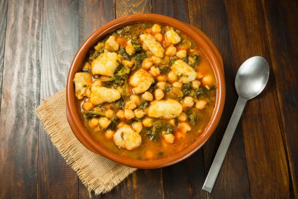 Sopa no almoço: 5 receitas proteicas para começar a semana com energia