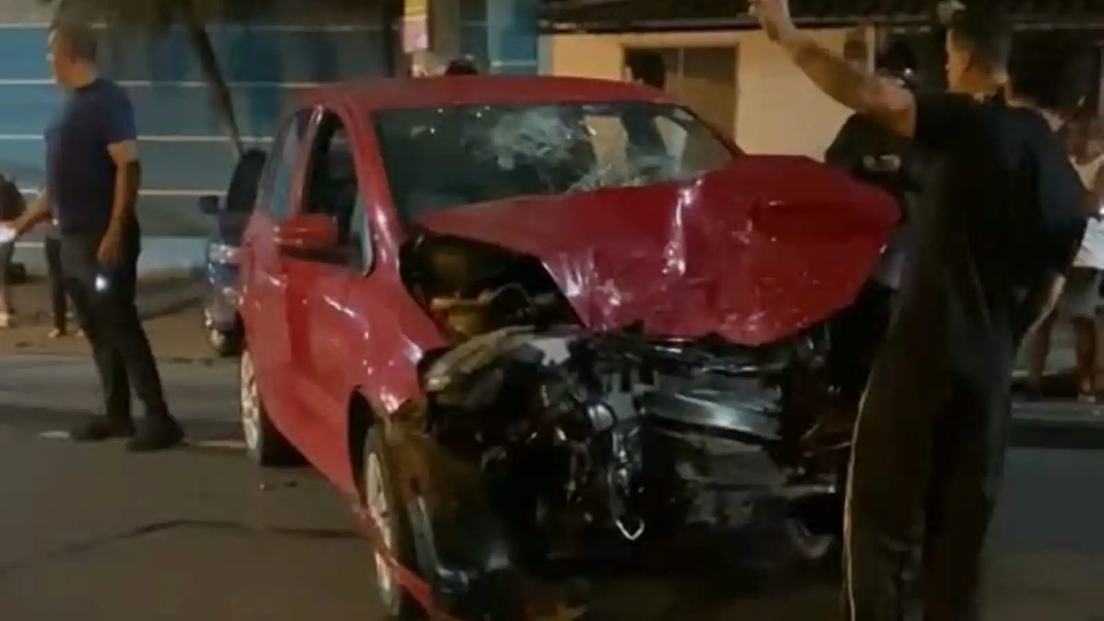 Vídeo: motorista fica ferido após acidente grave na Armando Salles, em Suzano