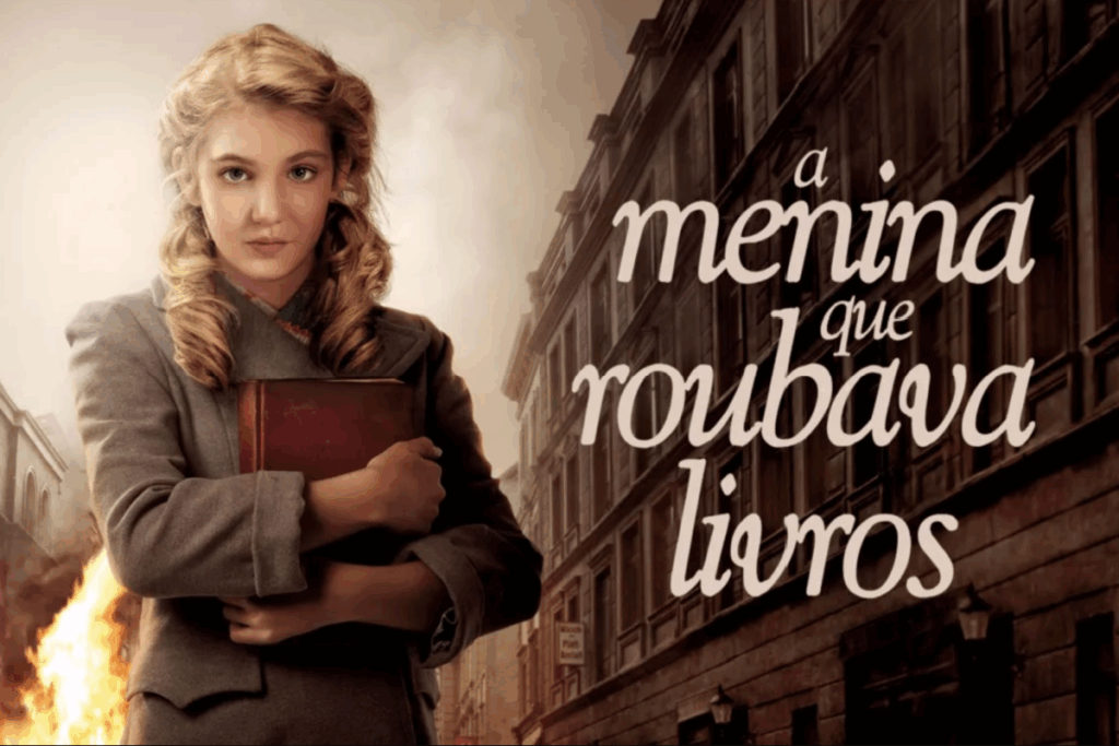 Pôster do filme "A Menina que Roubava Livros" com a protagonista Liesel abraçando um livro em cenário da Segunda Guerra Mundial