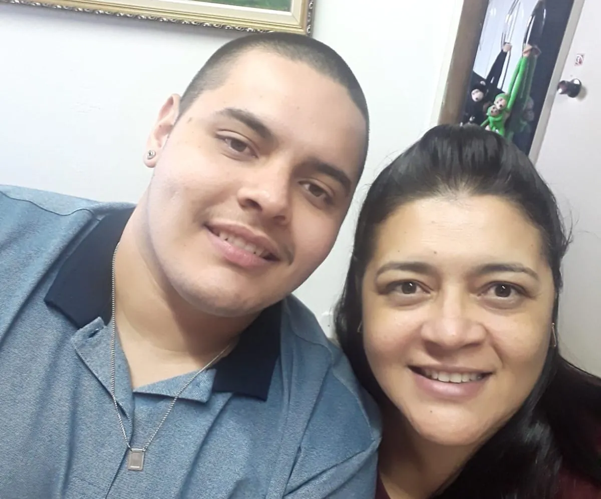 Umbandista e devota do Divino: mãe relembra cura do filho após diagnóstico de aneurisma