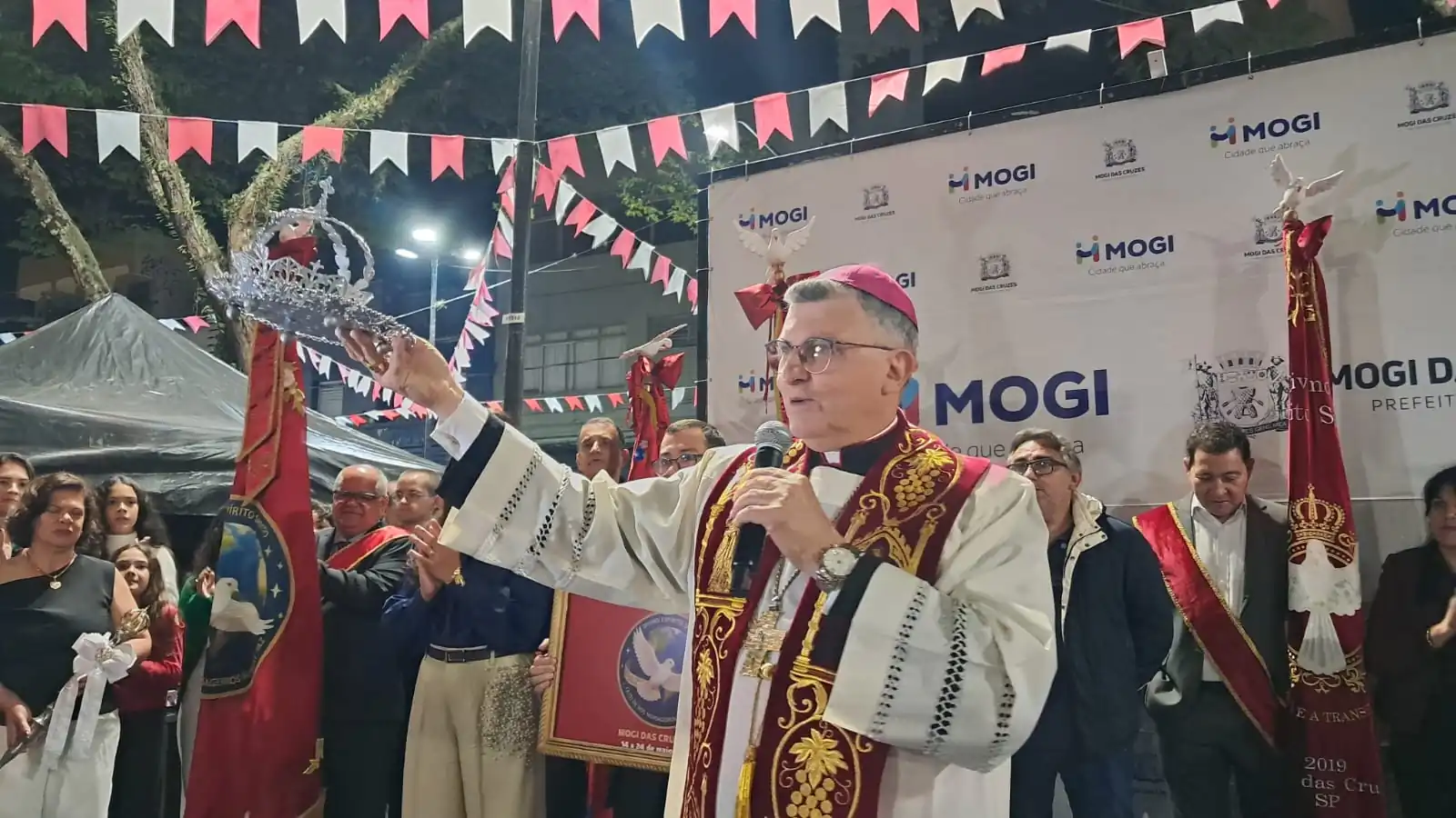 Abertura da Festa do Divino de Mogi das Cruzes reúne dezenas de fiéis
