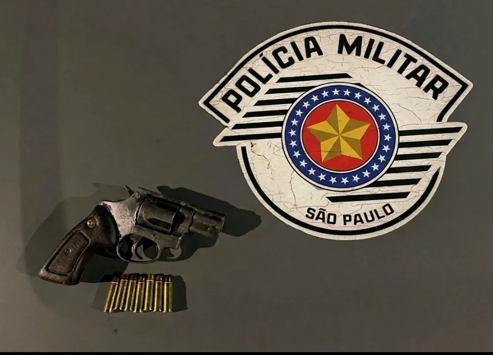 Motorista embriagado bate em viatura da PM e vai preso em Ferraz de Vasconcelos