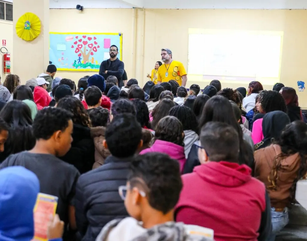 Escola estadual de Ferraz de Vasconcelos promove conscientização sobre o combate ao abuso infantil