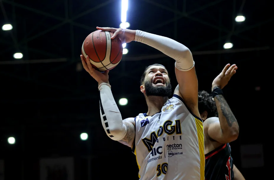 Após vitória fora de casa, Mogi Basquete recebe o Franca no Hugão pelas quartas do NBB