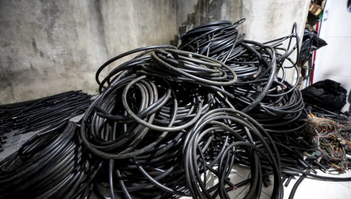 GCM de Suzano apreende 1,4 tonelada de fios furtados e prende dupla por receptação