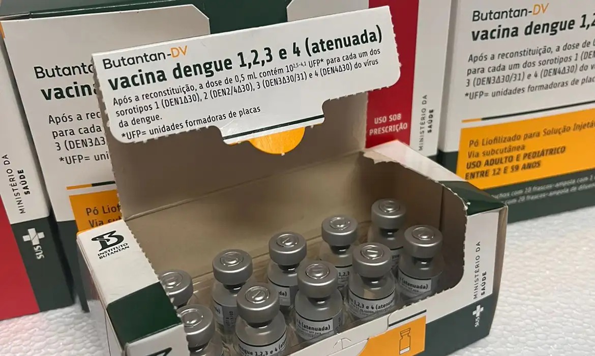 Ministério da Saúde suspende vacina contra a dengue feita pelo Instituto Butantan; entenda