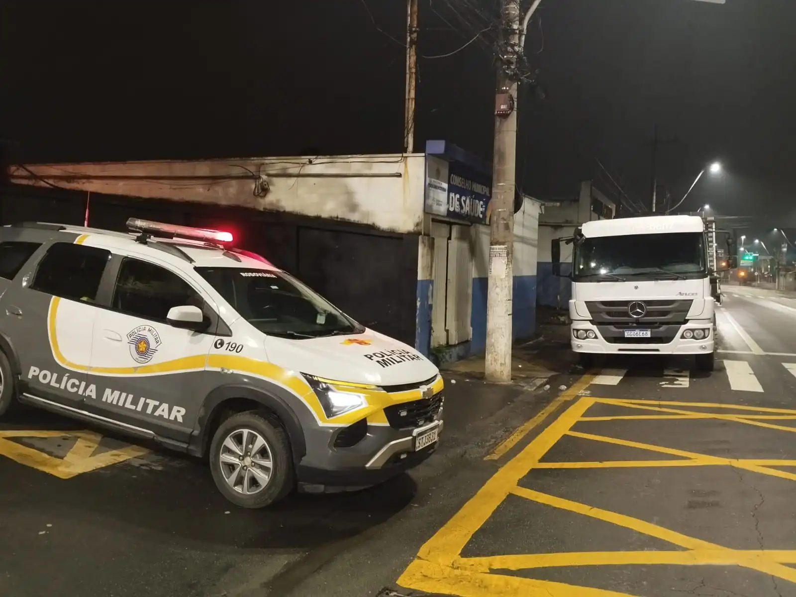 Polícia recupera caminhão roubado e prende suspeito na Ayrton Senna, em Itaquá