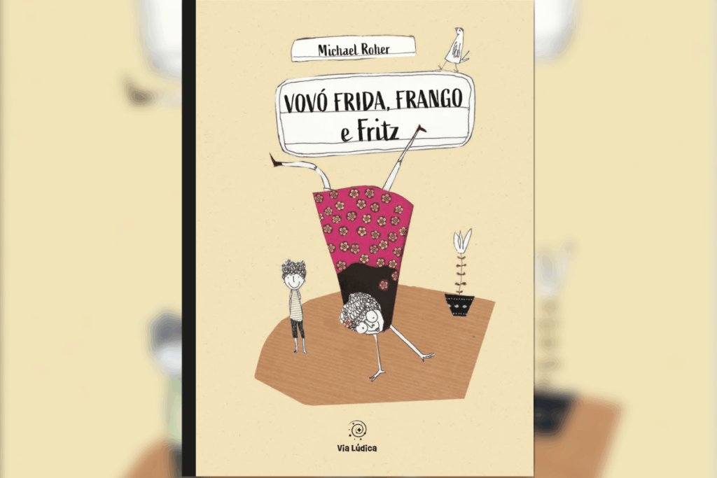 Capa de livro em fundo bege com traços finos de desenho infantil. No centro, uma senhora idosa com vestido florido rosa planta bananeira de cabeça para baixo. Ao lado dela, há um garotinho sorrindo, uma planta em um vaso e um pequeno passarinho em cima da moldura do título, onde se lê "VOVÓ FRIDA, FRANGO e Fritz".
