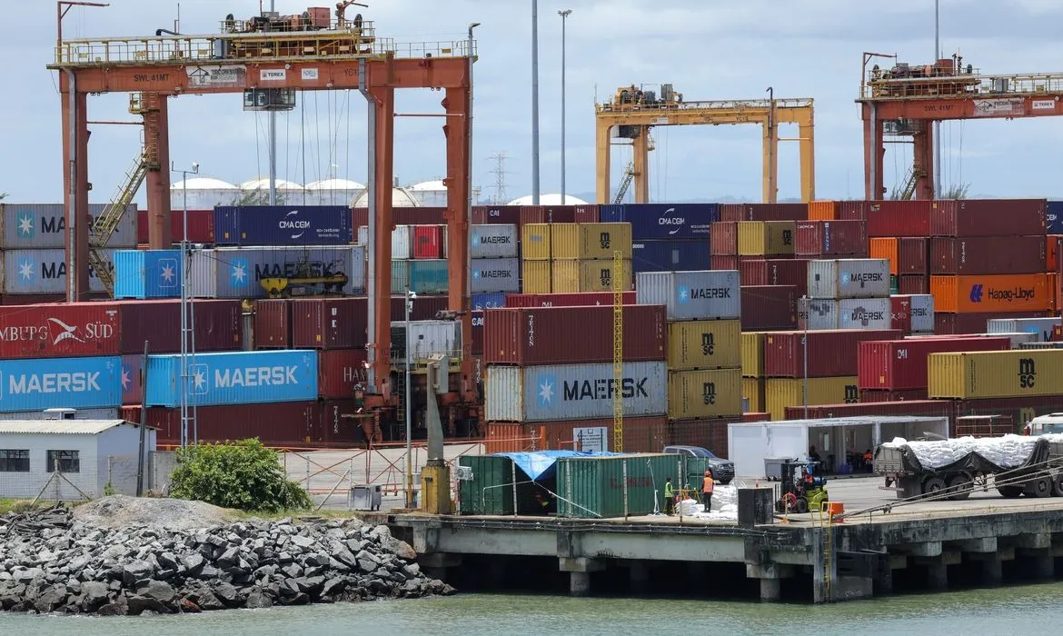 Tarifas de 37,5% dos EUA atinge US$ 6,6 bi em exportações brasileiras, aponta Ministério do Desenvolvimento