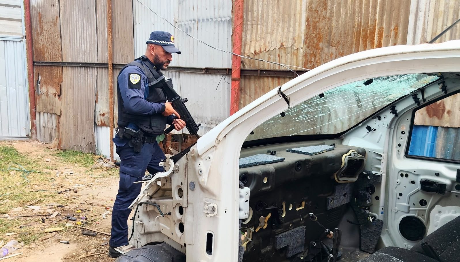 GCM recupera carga de R$ 38 mil de refletores blindados e veículo roubado, em Itaquaquecetuba