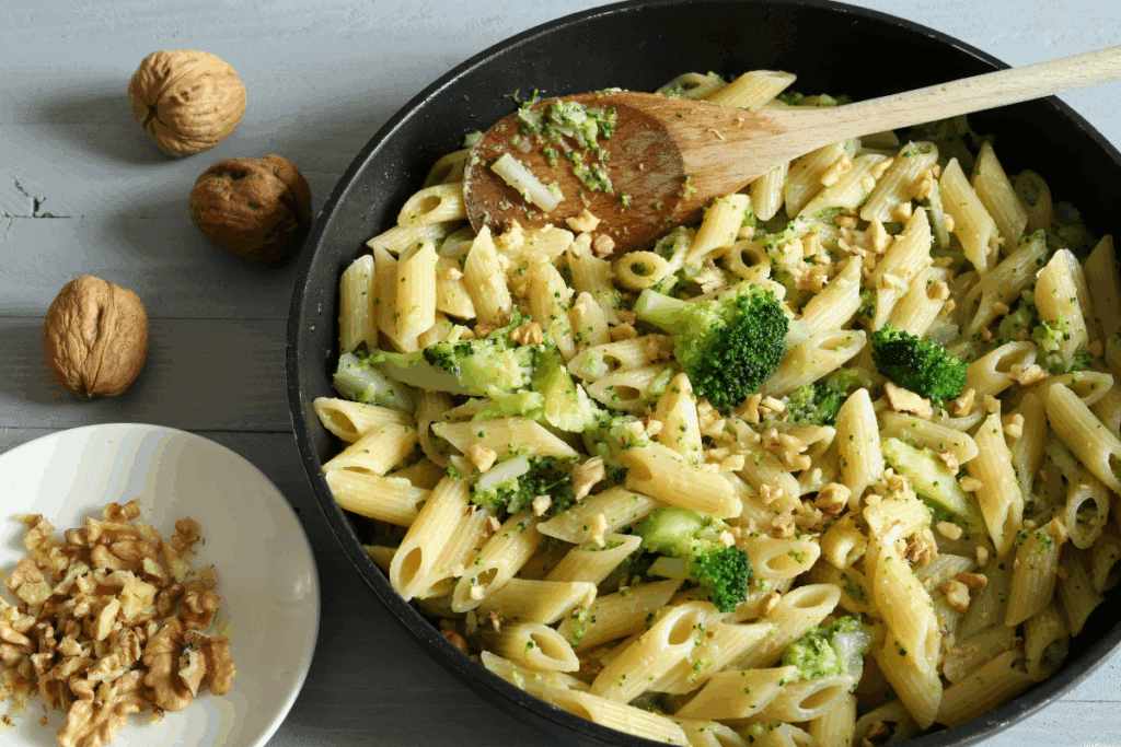 Pouco tempo para o almoço? Veja 5 receitas de massas rápidas, fáceis e saudáveis