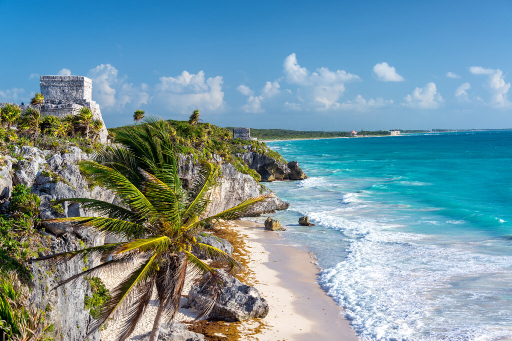 Imagem aérea de uma praia no México