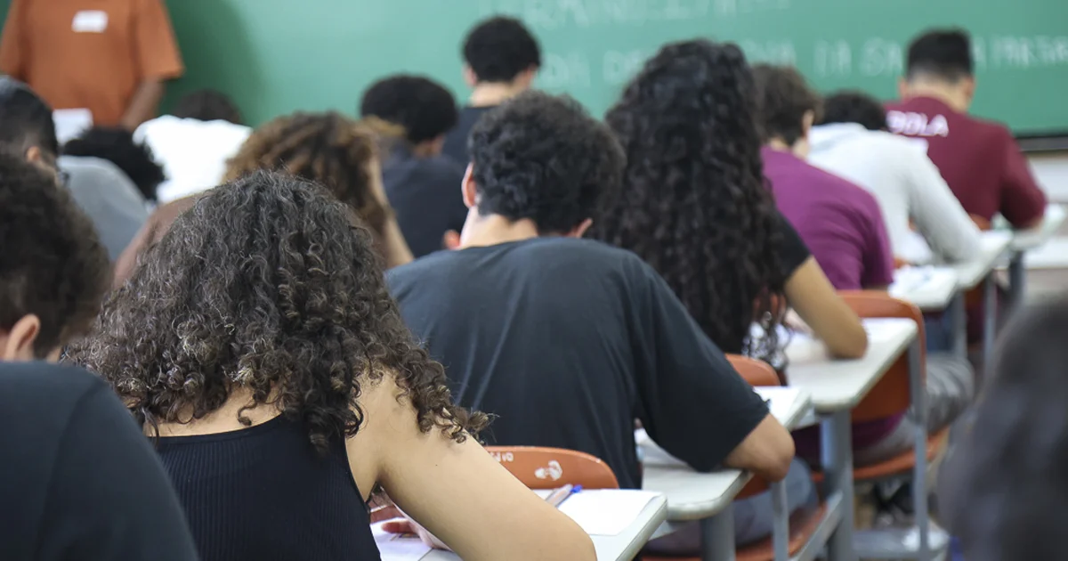 Alunos da 1ª série do Ensino Médio têm até sexta-feira (25) para escolher itinerário formativo