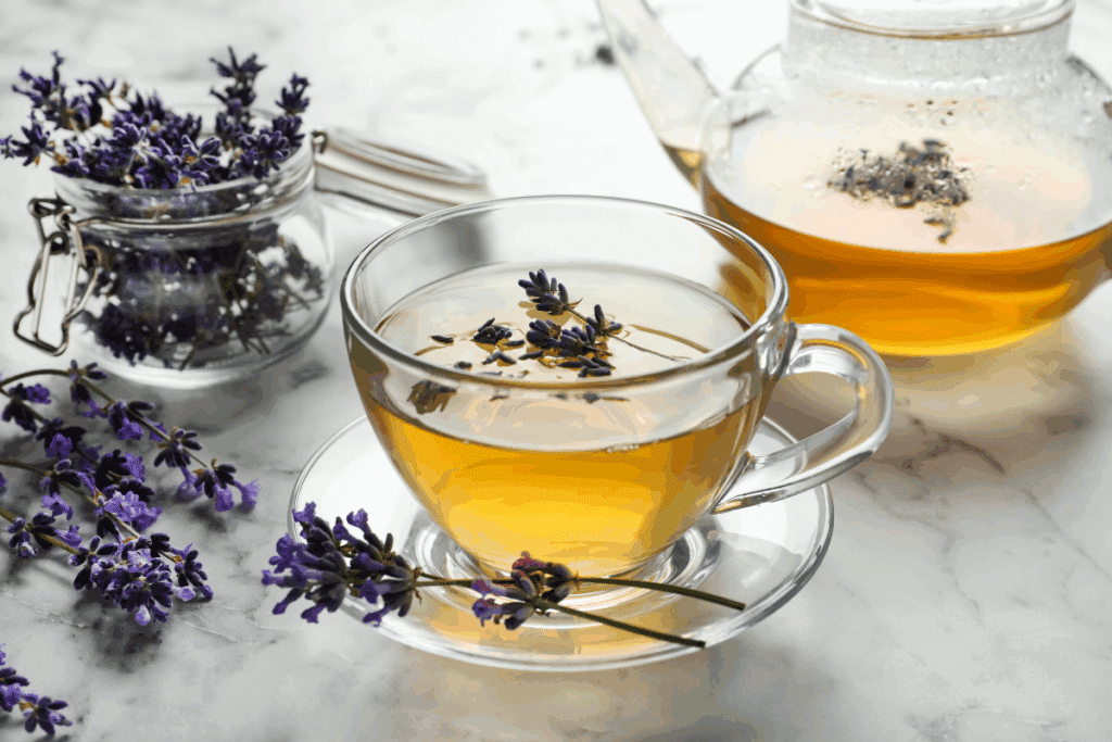 Chá antes de dormir funciona? Conheça 3 opções associadas ao relaxamento