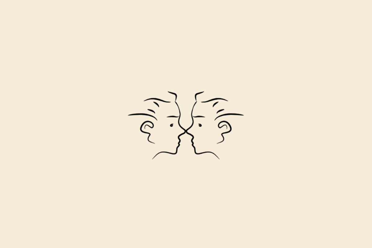 Ilustração minimalista de dois rostos humanos de perfil, posicionados frente a frente, em preto, representando o signo de Gêmeos sobre fundo bege.