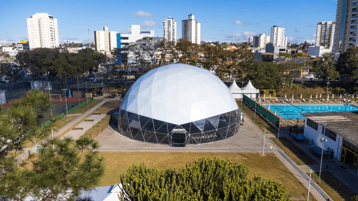 Programação do fim de semana do Sesc Mogi conta com teatro, show e oficinas
