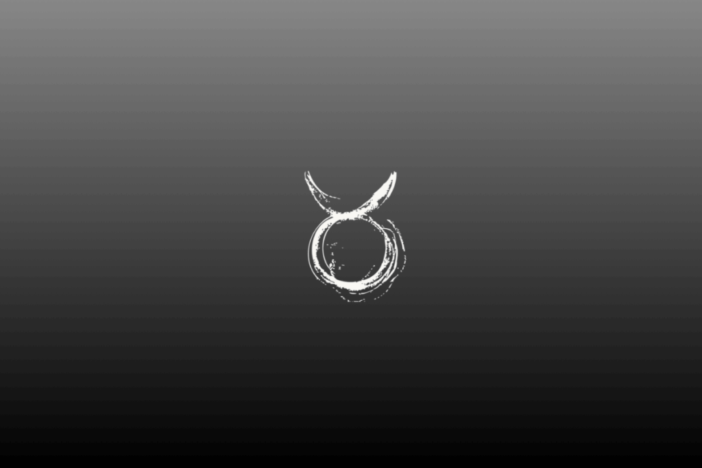 Ilustração linear branca do signo de Touro sobre fundo em degradê, do cinza na parte superior ao preto na parte inferior. O símbolo é formado por um círculo na região inferior e duas curvas alongadas que se elevam para os lados, lembrando os chifres de um touro. O contorno apresenta textura desgastada, com marcas irregulares e pequenas falhas nas linhas.