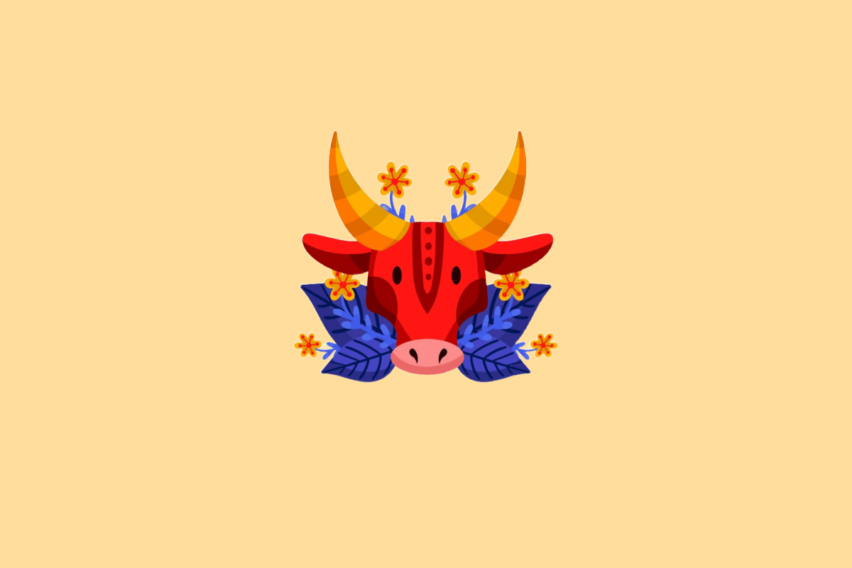Ilustração estilizada do signo de Touro. No centro, a cabeça de um touro vermelho vista de frente com grandes chifres amarelos e laranjas, apoiada sobre grandes folhas roxas e decorada com pequenas flores amarelas ao redor. O fundo é de cor amarela clara uniforme.