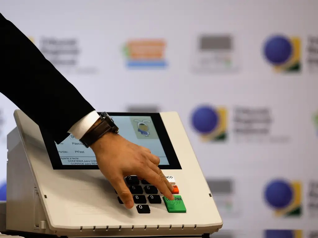 Propaganda eleitoral nas ruas termina às 22h deste sábado (3); irregularidades podem ser denunciadas pelo aplicativo Pardal