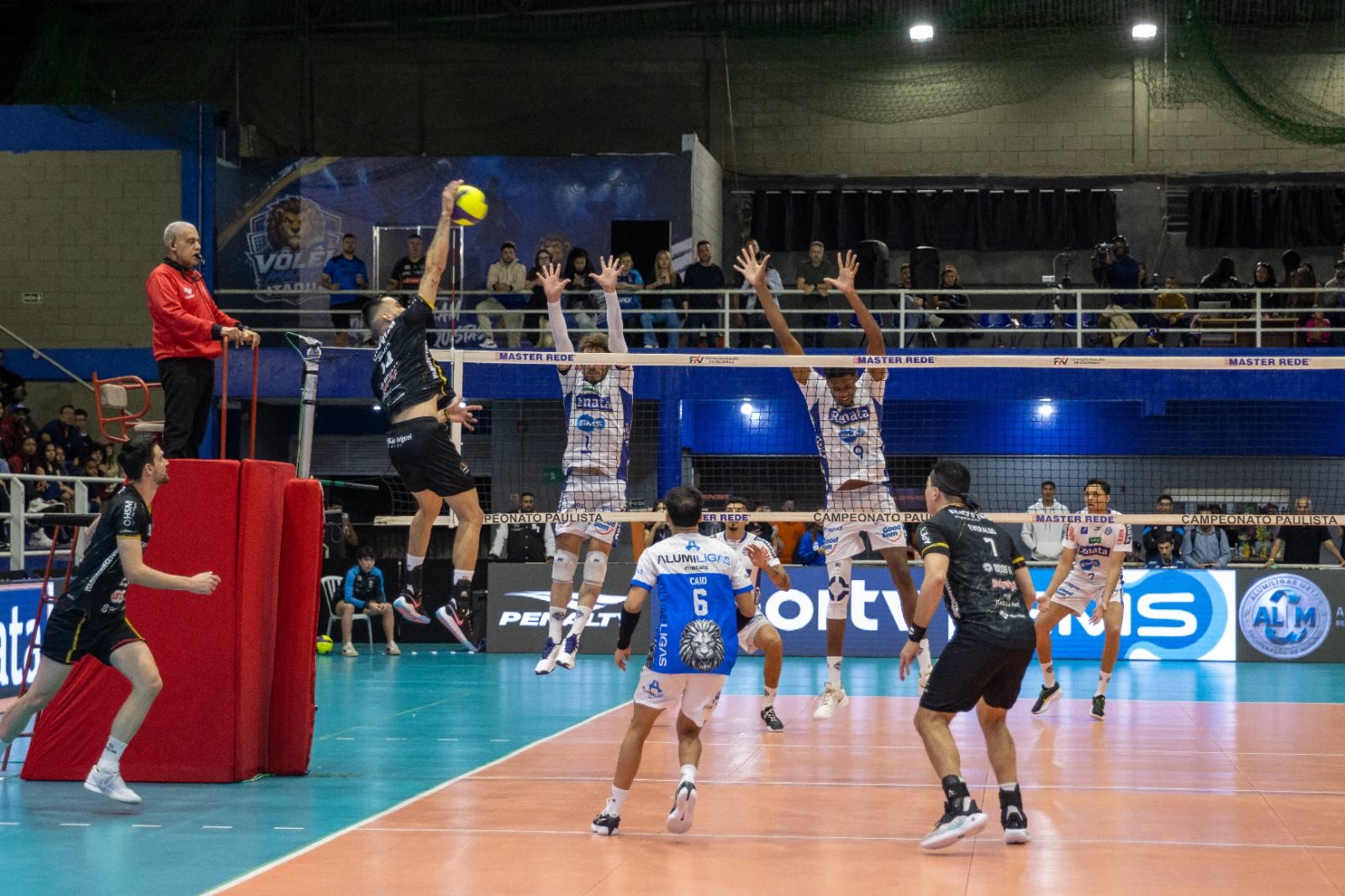 Vôlei Mania Itaquá busca virada neste sábado (10) por vaga na final do Paulista