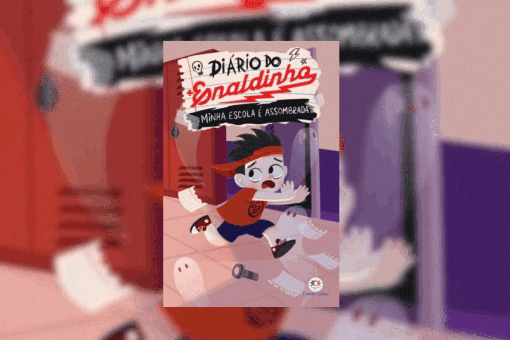 Capa do livro “Diário do Enaldinho: minha escola é assombrada”, com um menino de faixa vermelha na cabeça correndo assustado por um corredor de armários cercado por fantasmas